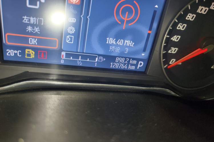 Used Ford Mondeo 2011 2.0L GTDi 200 Luxury Edition Odometer Close Up