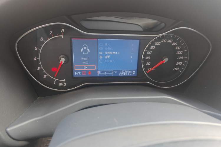Used Ford Mondeo 2011 2.0L GTDi 200 Luxury Edition Odometer Close Up