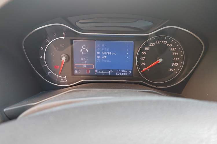 Used Ford Mondeo 2011 2.0L GTDi 200 Luxury Edition Odometer Close Up
