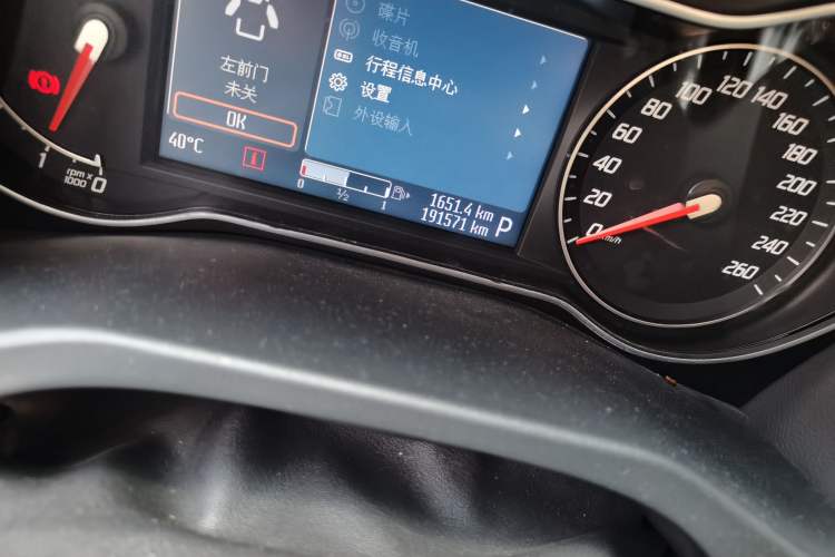 Used Ford Mondeo 2011 2.0L GTDi 200 Luxury Edition Odometer Close Up