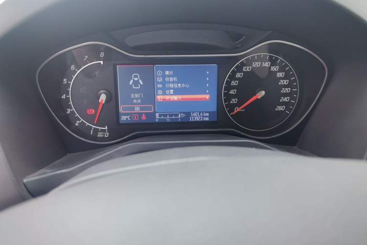 Used Ford Mondeo 2011 2.0L GTDi 200 Fashion Edition Odometer Close Up