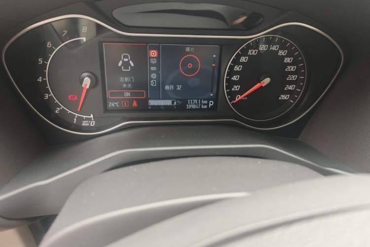 Used Ford Mondeo 2011 2.0L GTDi240 Ultimate Edition Odometer Close Up