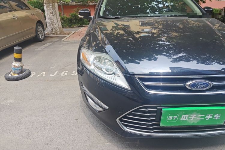 Used Ford Mondeo 2011 2.0L GTDi240 Ultimate Edition Right Front Headlight