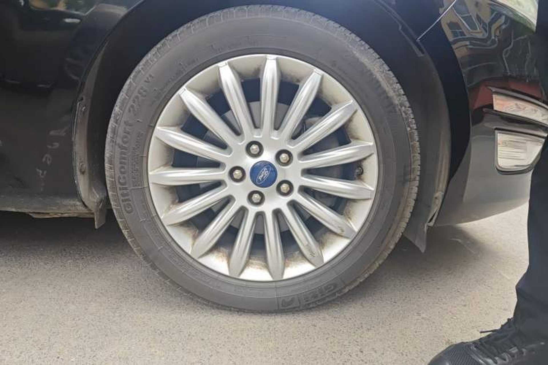 Used Ford Mondeo 2011 2.0L GTDi240 Ultimate Edition Right Front Wheel Hub