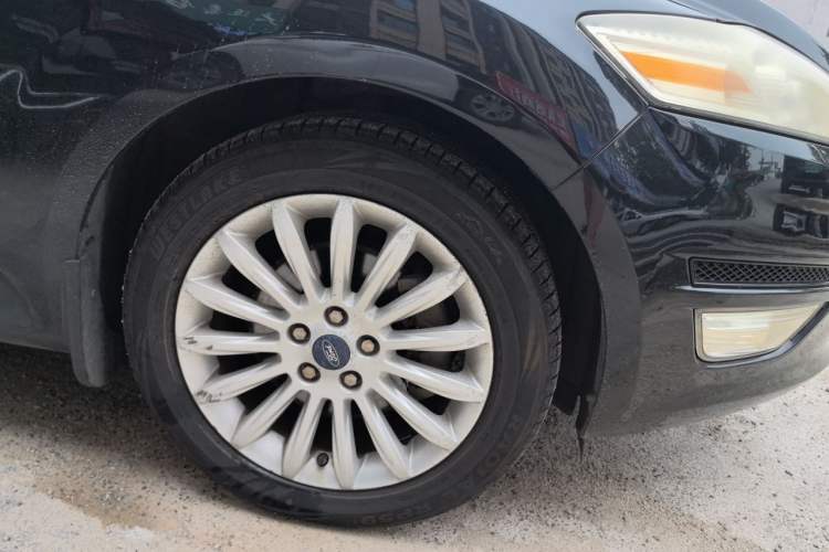 Used Ford Mondeo 2011 2.0L GTDi 200 Luxury Edition Right Front Wheel Hub