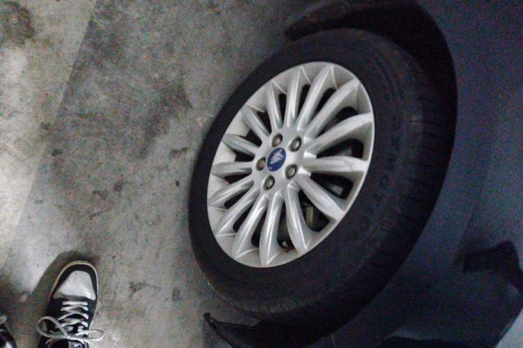 Used Ford Mondeo 2011 2.3L Luxury Model Right Front Wheel Hub