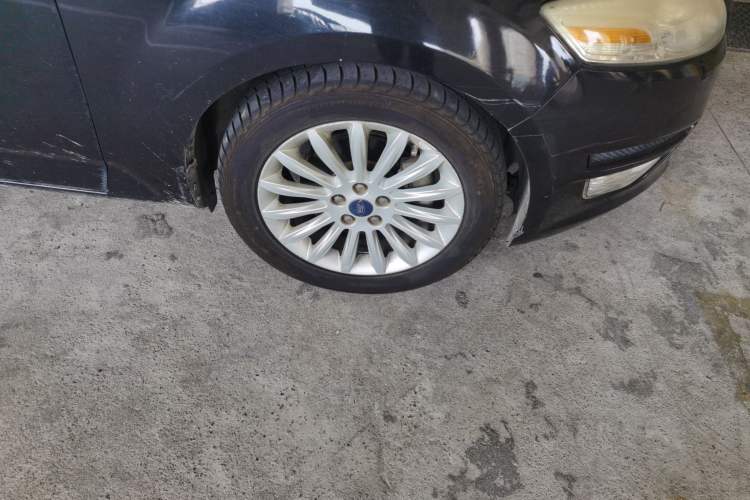 Used Ford Mondeo 2011 2.0L GTDi 200 Luxury Edition Right Front Wheel Hub