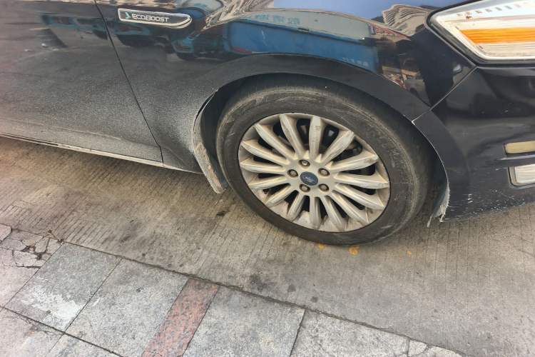 Used Ford Mondeo 2011 2.0L GTDi 200 Luxury Edition Right Front Wheel Hub