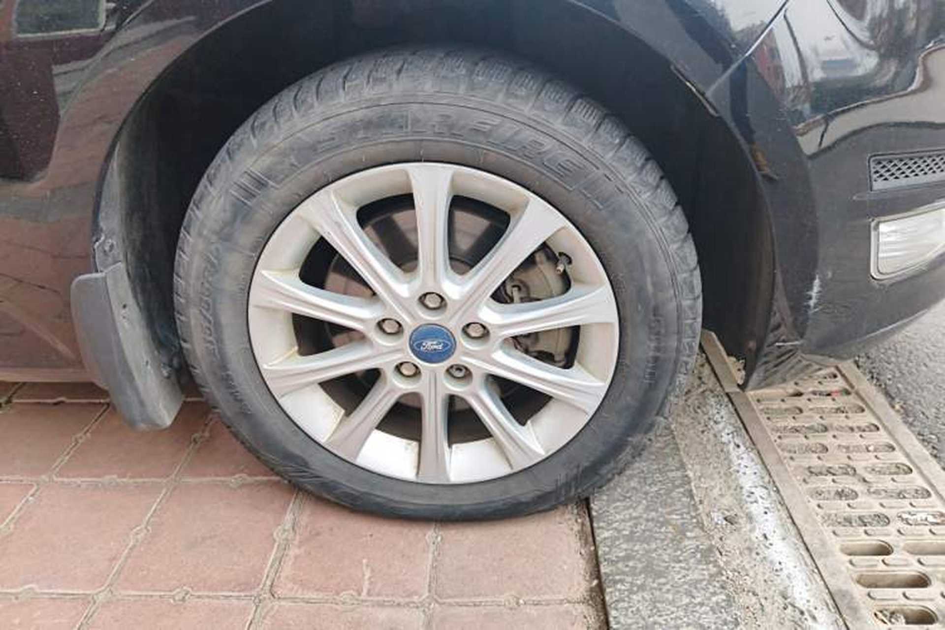 Used Ford Mondeo 2011 2.3L Fashion Edition Right Front Wheel Hub