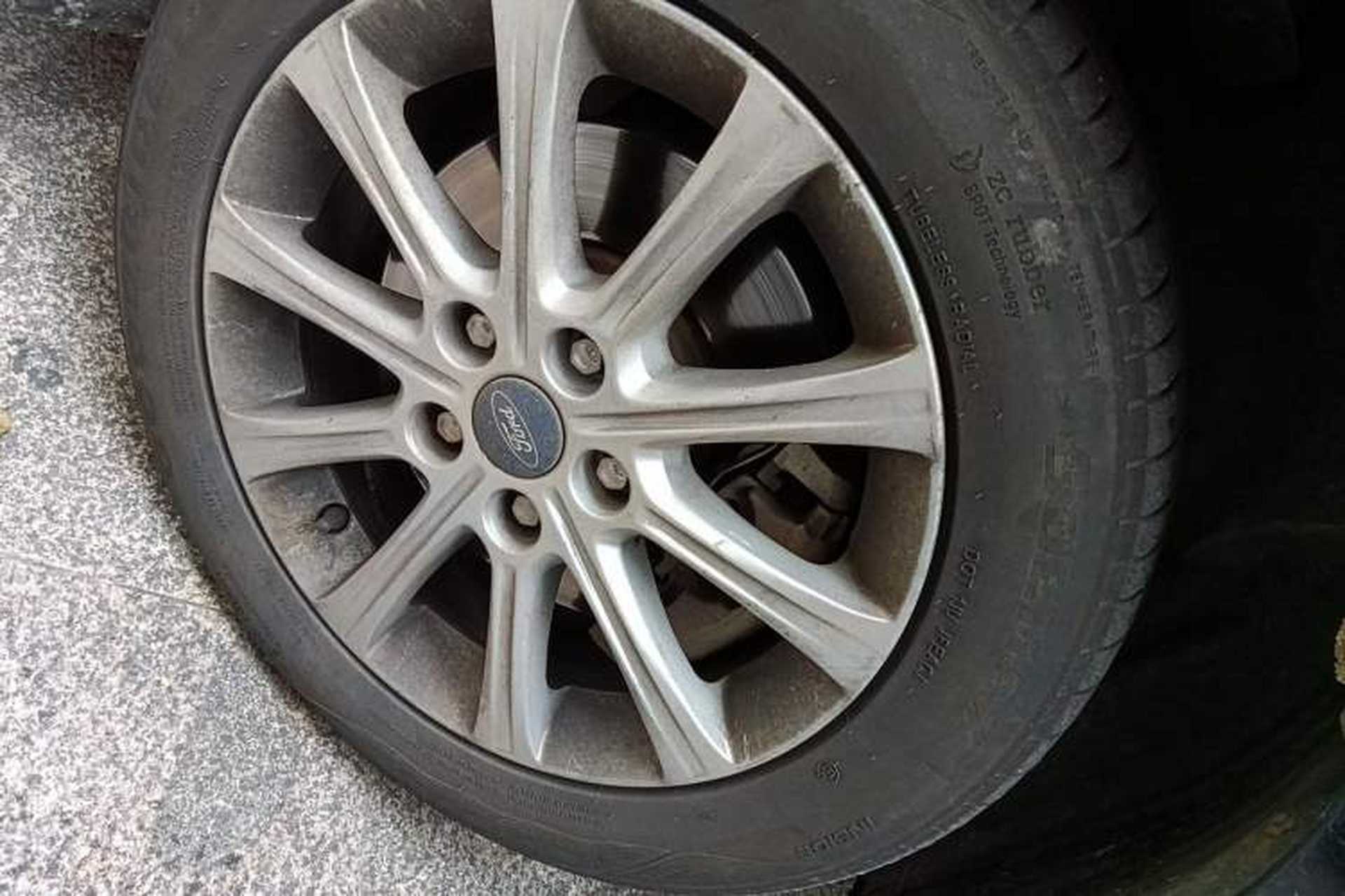 Used Ford Mondeo 2011 2.3L Fashion Edition Right Front Wheel Hub