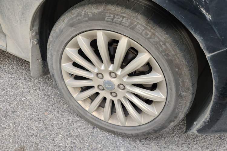 Used Ford Mondeo 2011 2.0L GTDi 200 Luxury Edition Right Front Wheel Hub