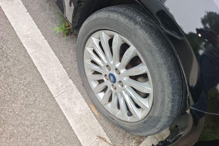 Used Ford Mondeo 2011 2.3L Luxury Model Right Front Wheel Hub