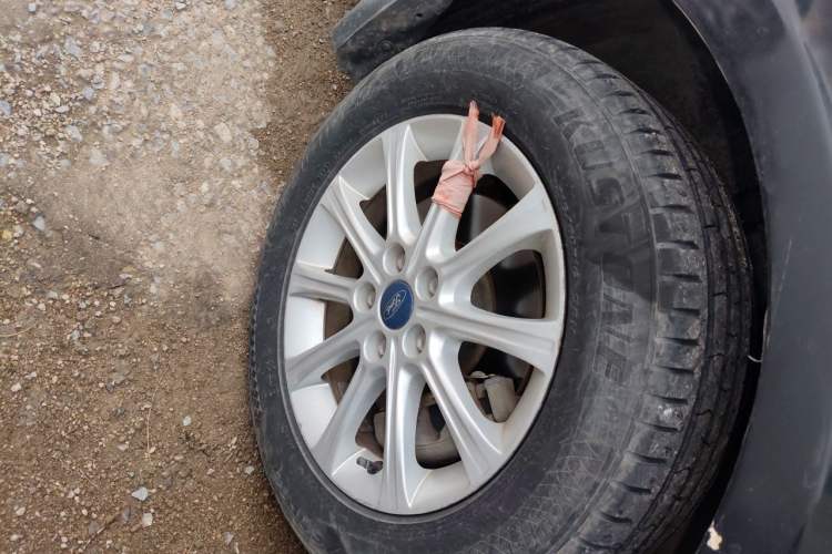 Used Ford Mondeo 2011 2.3L Fashion Edition Right Front Wheel Hub