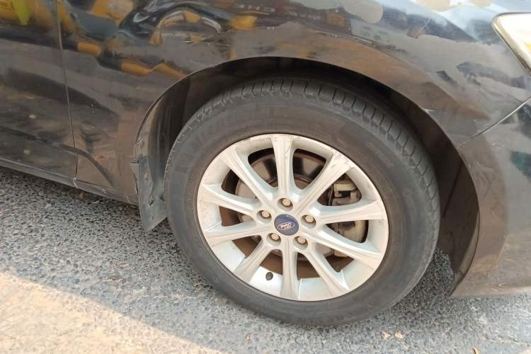Used Ford Mondeo 2011 2.3L Fashion Edition Right Front Wheel Hub