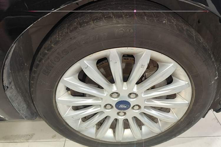 Used Ford Mondeo 2011 2.0L GTDi 200 Fashion Edition Right Front Wheel Hub