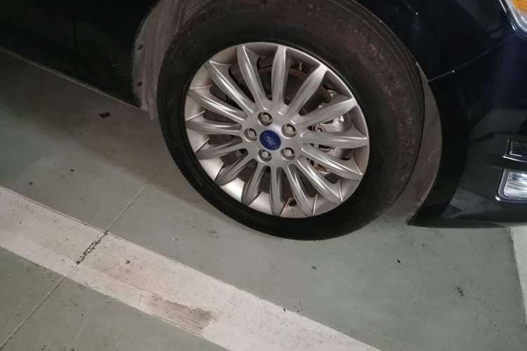 Used Ford Mondeo 2011 2.0L GTDi 200 Fashion Edition Right Front Wheel Hub
