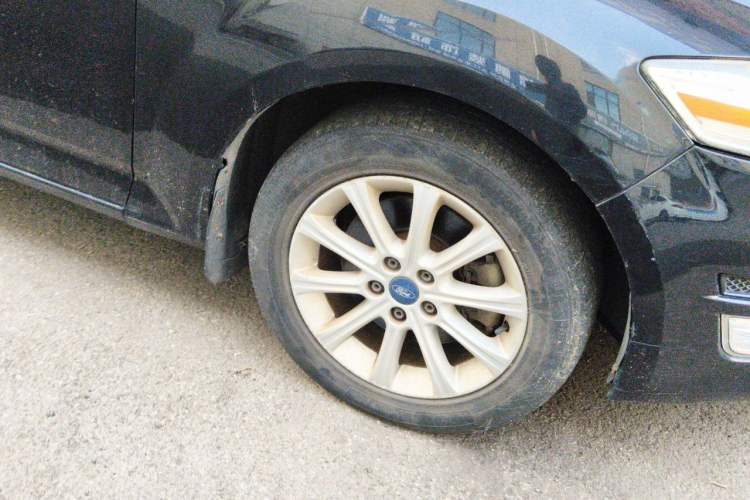 Used Ford Mondeo 2011 2.3L Fashion Edition Right Front Wheel Hub