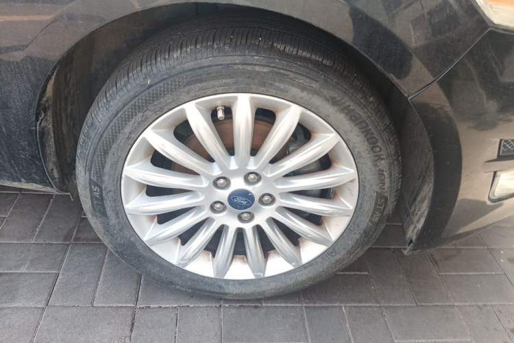 Used Ford Mondeo 2011 2.0L GTDi 200 Luxury Edition Right Front Wheel Hub