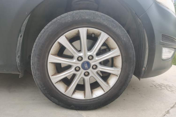 Used Ford Mondeo 2011 2.3L Fashion Edition Right Front Wheel Hub