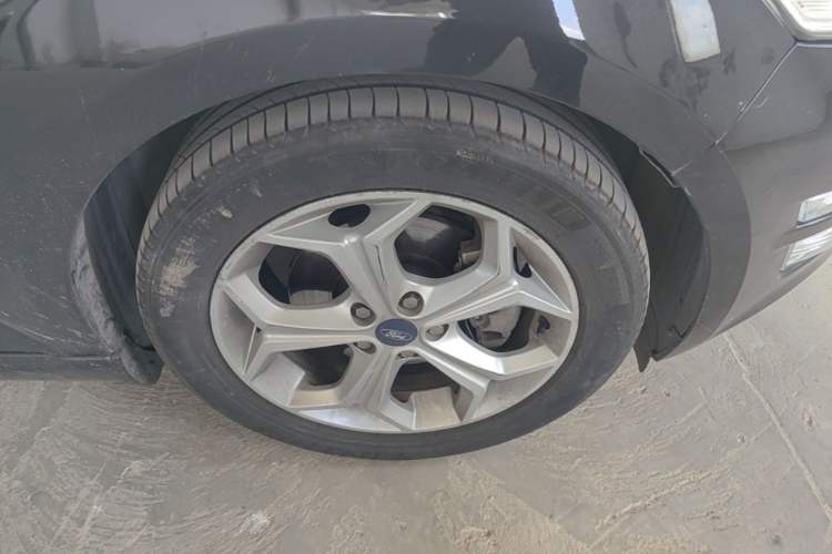 Used Ford Mondeo 2011 2.0L GTDi240 Luxury Sport Edition Right Front Wheel Hub