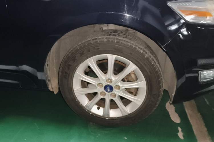 Used Ford Mondeo 2011 2.3L Fashion Edition Right Front Wheel Hub