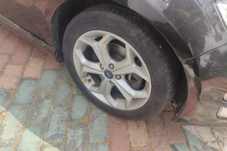 Used Ford Mondeo 2011 2.0L GTDi240 Luxury Sport Edition Right Front Wheel Hub