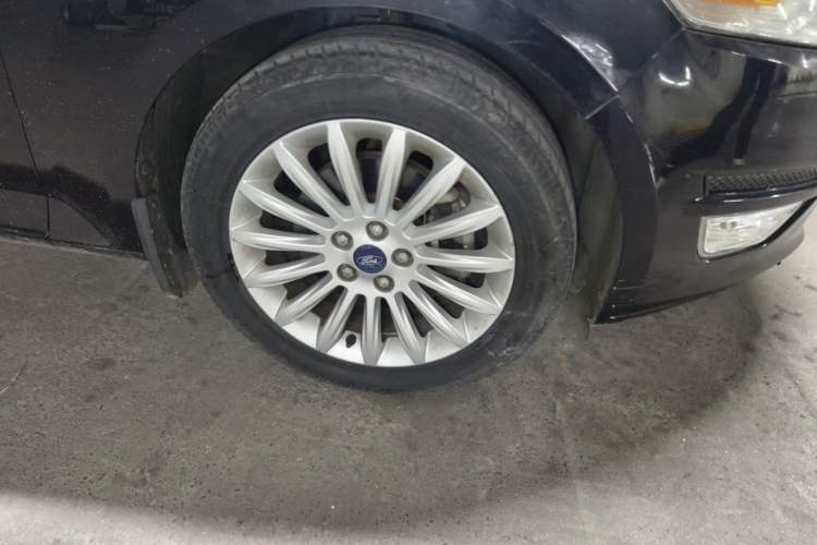 Used Ford Mondeo 2011 2.0L GTDi 200 Luxury Edition Right Front Wheel Hub