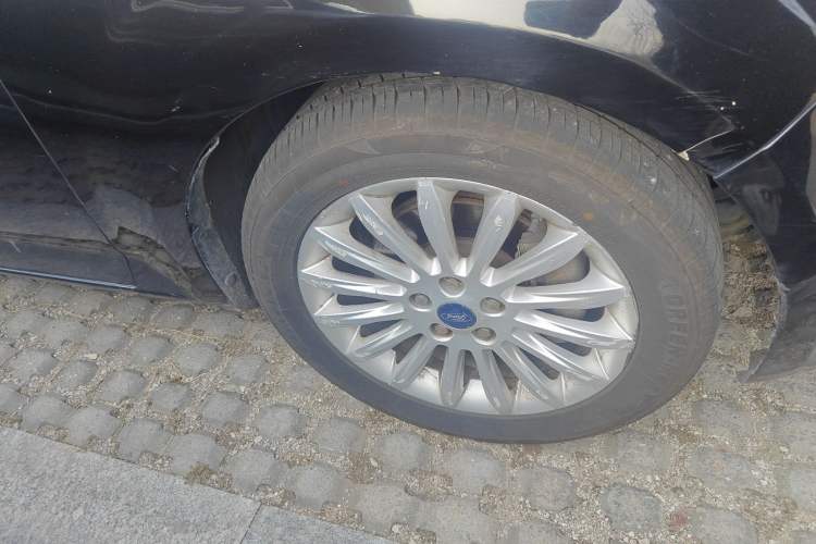 Used Ford Mondeo 2011 2.0L GTDi 200 Luxury Edition Right Front Wheel Hub