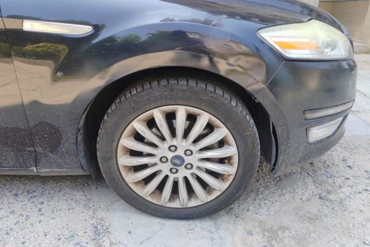 Used Ford Mondeo 2011 2.0L GTDi240 Ultimate Edition Right Front Wheel Hub