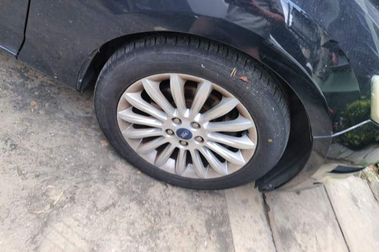 Used Ford Mondeo 2011 2.0L GTDi 200 Luxury Edition Right Front Wheel Hub