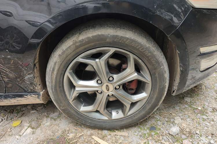 Used Ford Mondeo 2011 2.3L Fashion Edition Right Front Wheel Hub