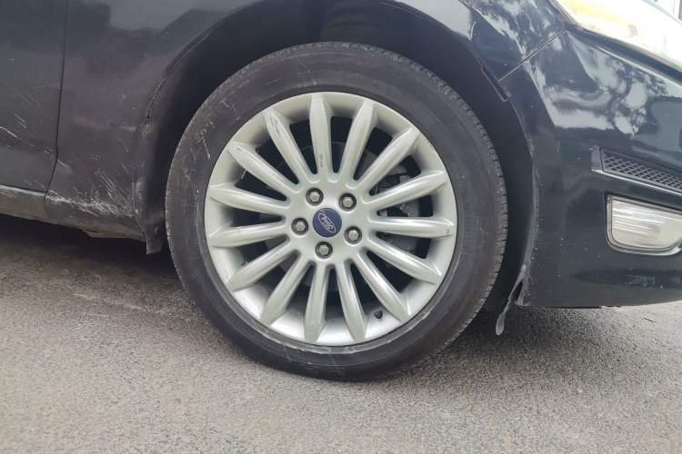 Used Ford Mondeo 2011 2.0L GTDi 200 Fashion Edition Right Front Wheel Hub