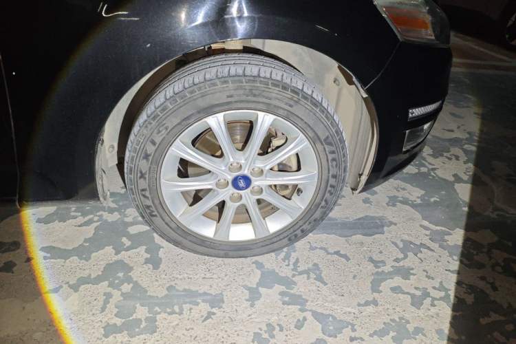 Used Ford Mondeo 2011 2.3L Fashion Edition Right Front Wheel Hub