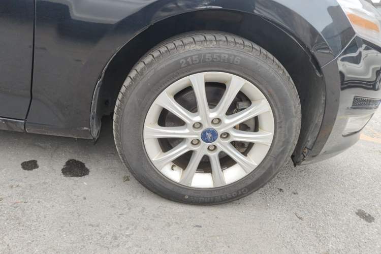 Used Ford Mondeo 2011 2.3L Fashion Edition Right Front Wheel Hub