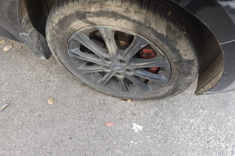 Used Ford Mondeo 2011 2.3L Fashion Edition Right Front Wheel Hub