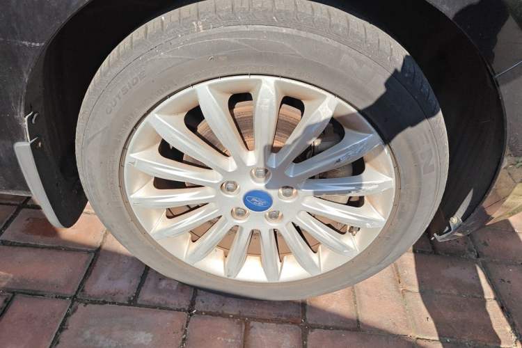 Used Ford Mondeo 2011 2.3L Luxury Model Right Front Wheel Hub