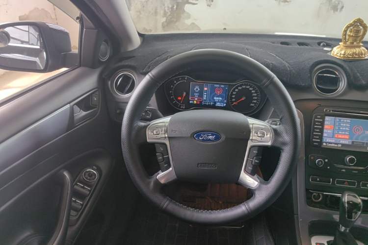 Used Ford Mondeo 2011 2.0L GTDi240 Luxury Sport Edition Steering Wheel