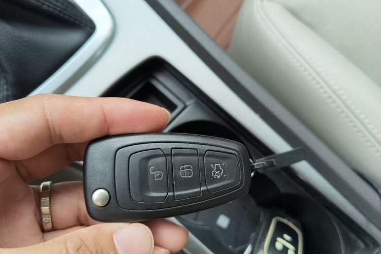 Used Ford Mondeo 2011 2.3L Fashion Edition Vehicle Key