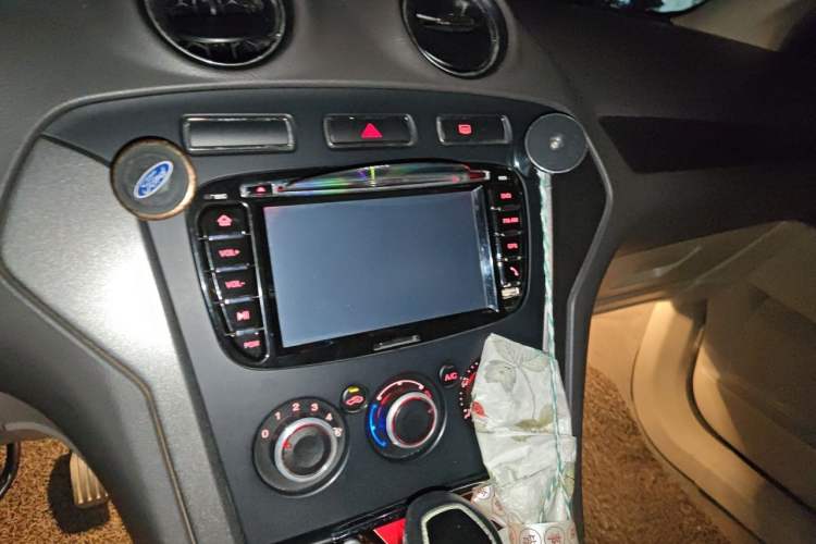 Used Ford Mondeo 2011 2.3L Fashion Edition Audio And AC Panel