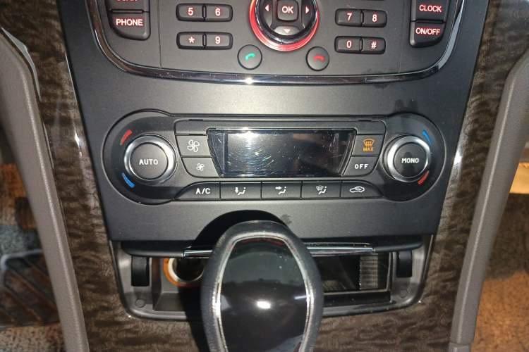 Used Ford Mondeo 2011 2.0L GTDi 200 Fashion Edition Audio And AC Panel
