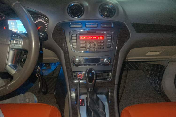 Used Ford Mondeo 2011 2.0L GTDi 200 Fashion Edition Audio And AC Panel