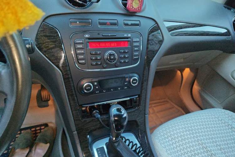 Used Ford Mondeo 2011 2.0L GTDi 200 Luxury Edition Audio And AC Panel