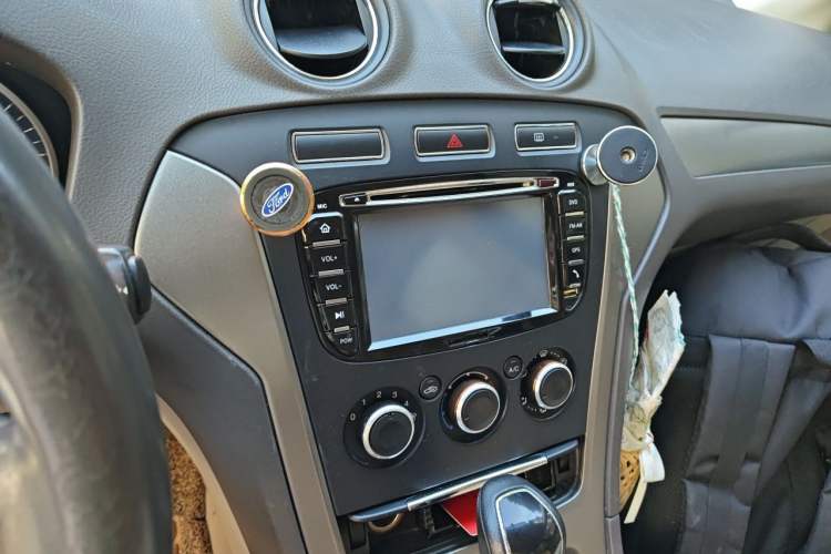 Used Ford Mondeo 2011 2.3L Fashion Edition Audio And AC Panel