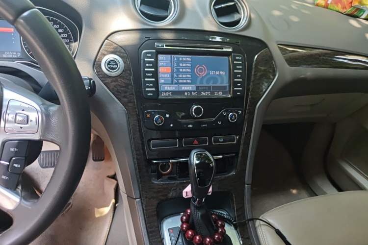 Used Ford Mondeo 2011 2.3L Luxury Model Audio And AC Panel