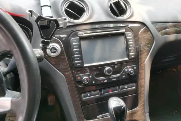 Used Ford Mondeo 2011 2.0L GTDi 200 Luxury Edition Audio And AC Panel
