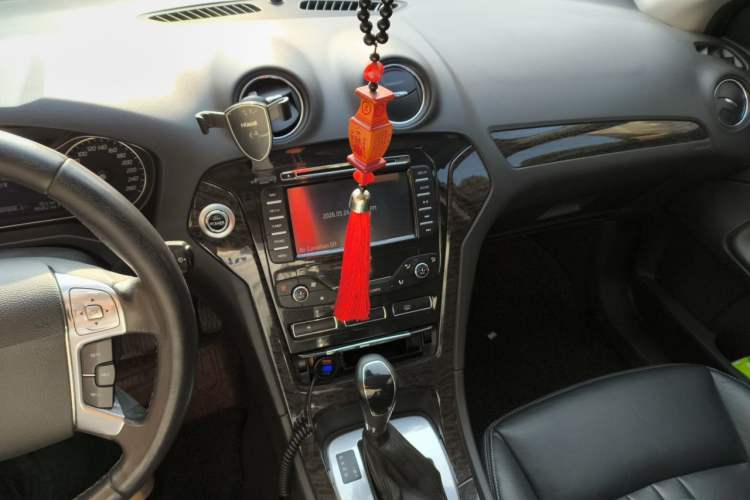 Used Ford Mondeo 2011 2.0L GTDi 200 Luxury Edition Audio And AC Panel