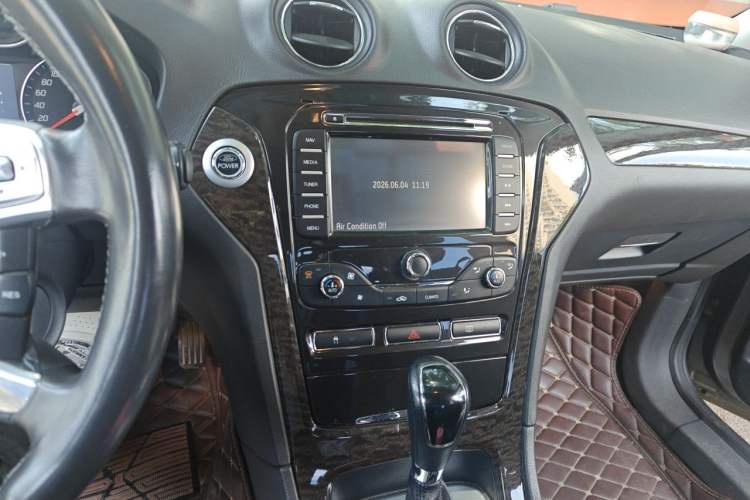 Used Ford Mondeo 2011 2.0L GTDi 200 Luxury Edition Audio And AC Panel
