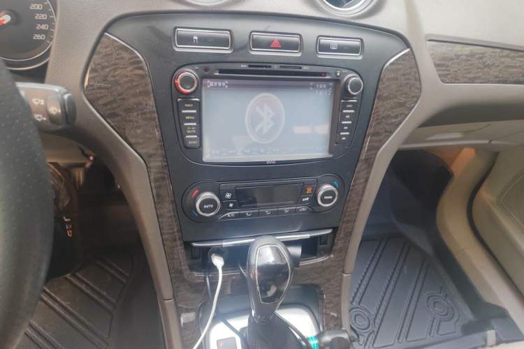 Used Ford Mondeo 2011 2.0L GTDi 200 Fashion Edition Audio And AC Panel