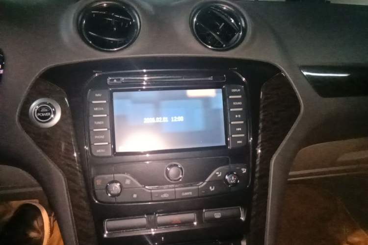 Used Ford Mondeo 2011 2.3L Luxury Model Audio And AC Panel