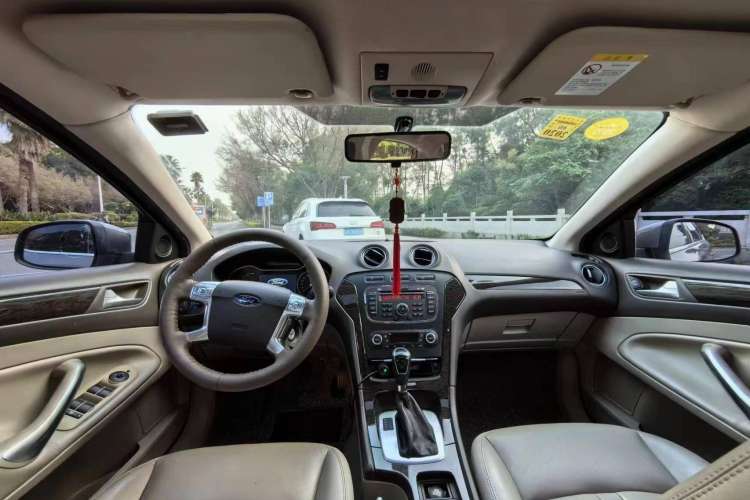 Used Ford Mondeo 2011 2.0L GTDi 200 Fashion Edition Center Console